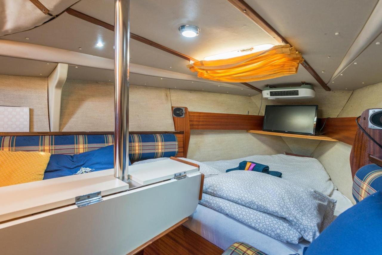 Pequeno Velero En Port Forum Ideal Para Backpackers Sant Adria de Besos Exterior photo