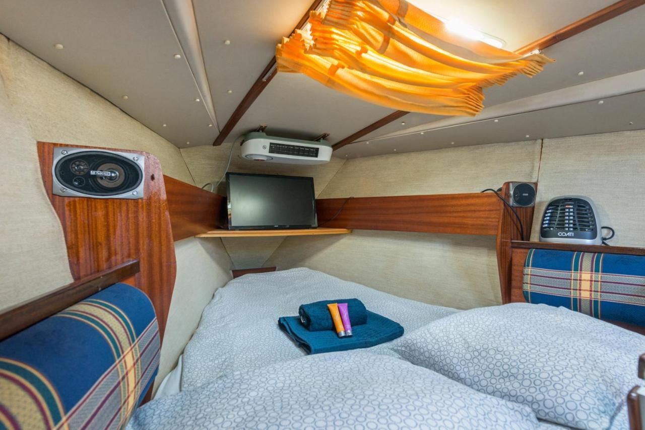 Pequeno Velero En Port Forum Ideal Para Backpackers Sant Adria de Besos Exterior photo
